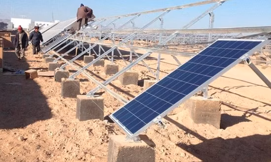 Suporte de montagem solar terrestre Estrutura de aço Zinco Alumínio Magnésio Suporte fotovoltaico em forma de U Suporte de painel solar resistente à corrosão Suporte de montagem de painel solar